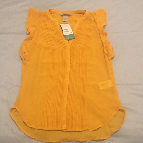 Never wore yellow blouse - Picture 1 of 4